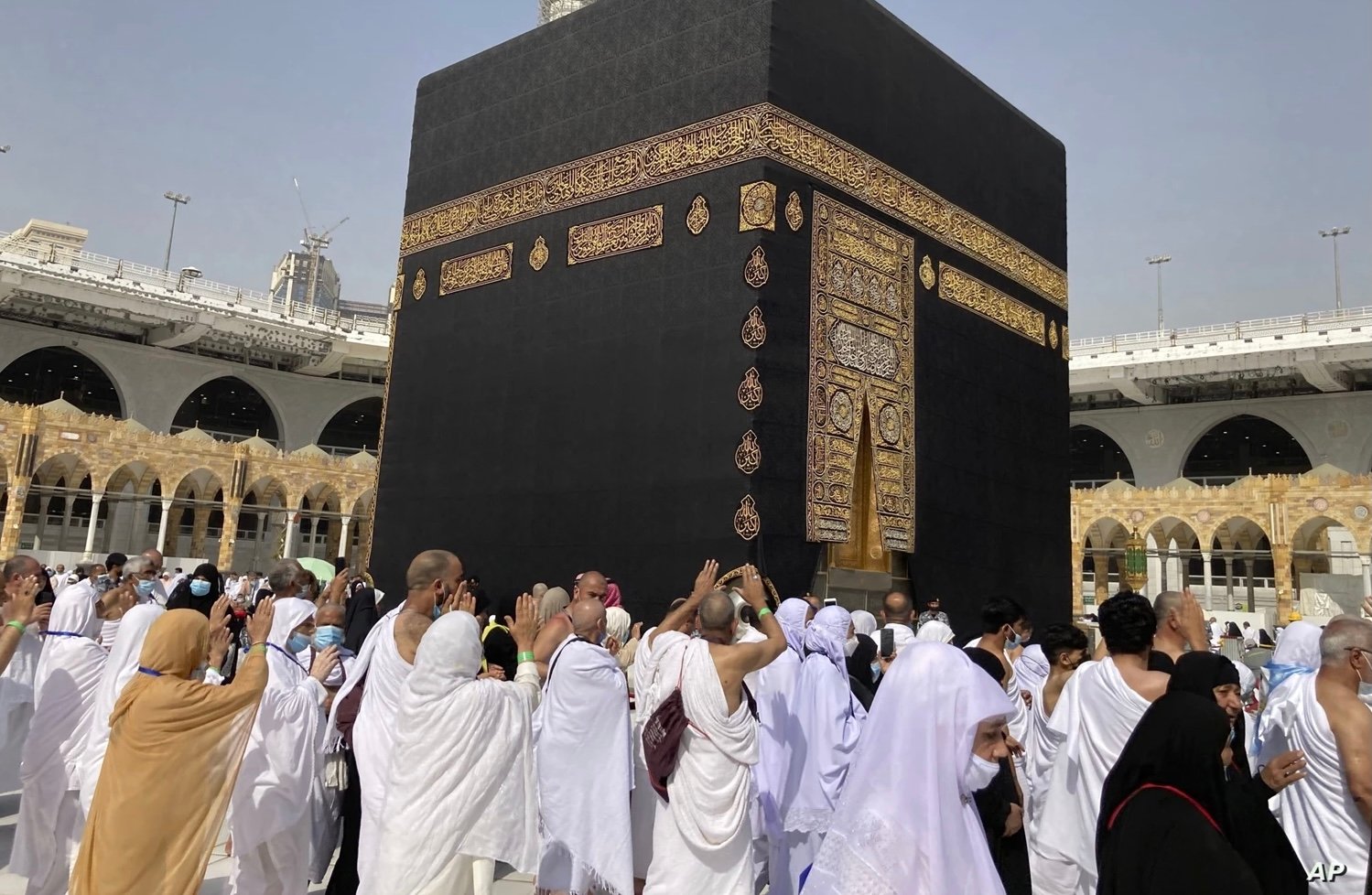 مقتل معتمرين جزائريين في مكة طعنا