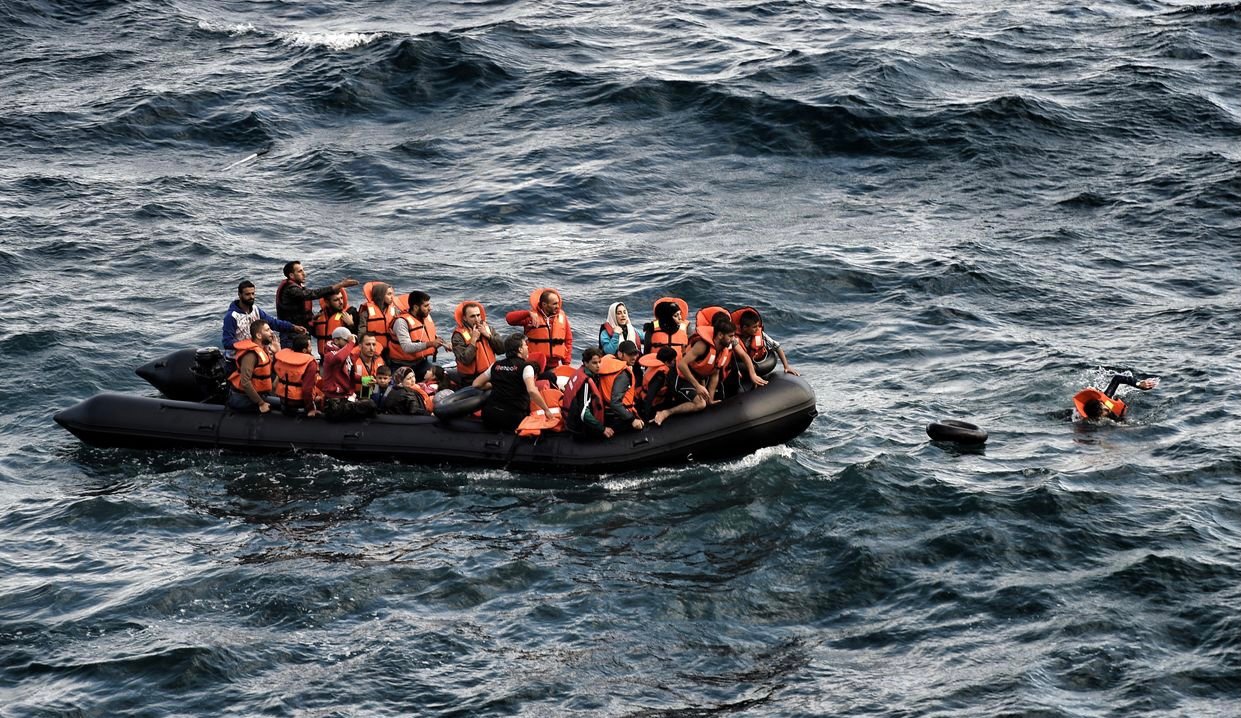 إنقاذ 31 مهاجرا مغربيا عالقين بجزيرة البوران