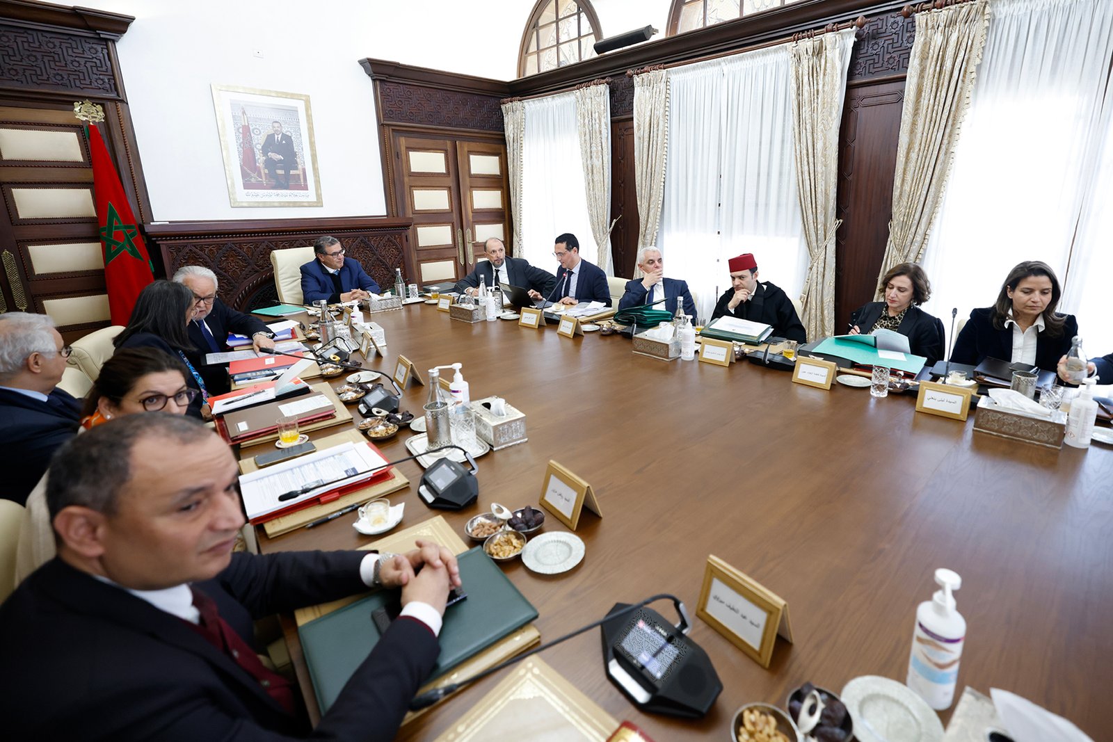 الغلاء يشعل غضب المغاربة..وأخنوش يطالب الوزراء بالخروج إلى الأسواق لحماية القدرة الشرائية للأسر المغربية.