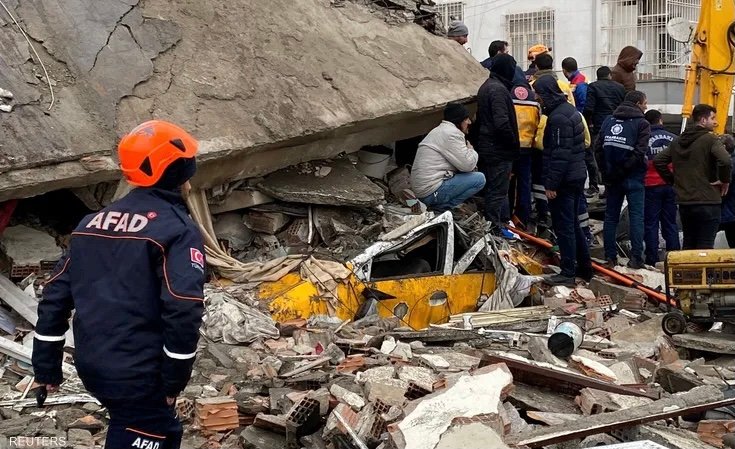 زلزال قوي يضرب تركيا ويخلف أكثر من 200 قتيل