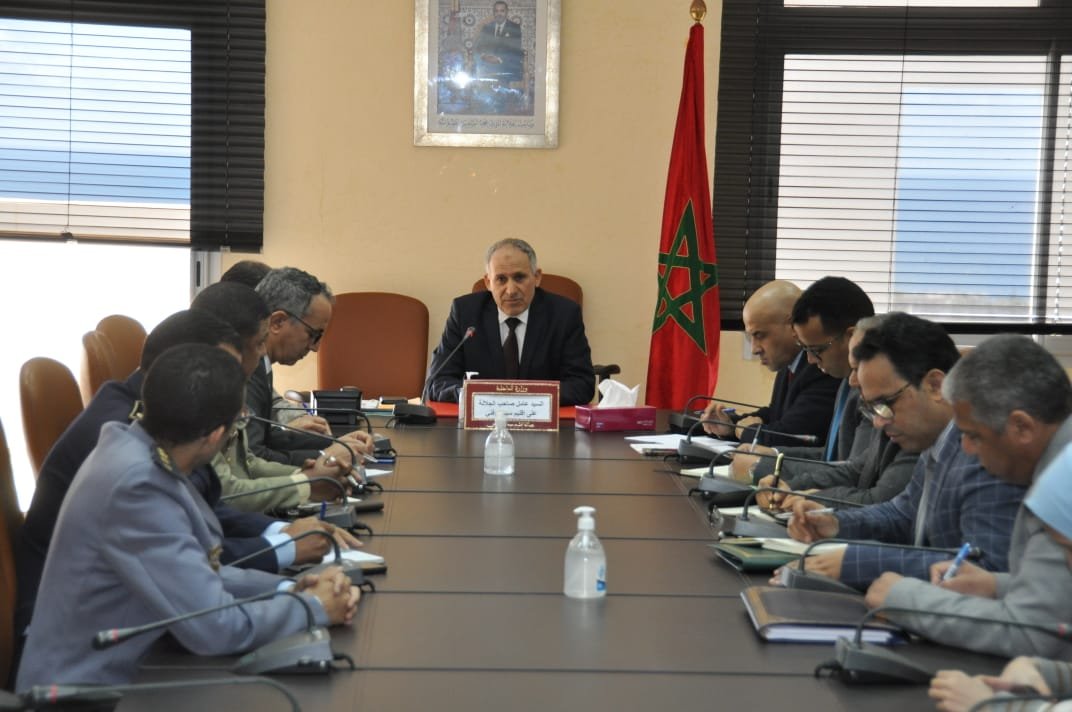 سيدي إفني: عامل الإقليم يترأس أشغال اللجنة الإقليمية لمراقبة أسعار وجودة المواد الغذائية.