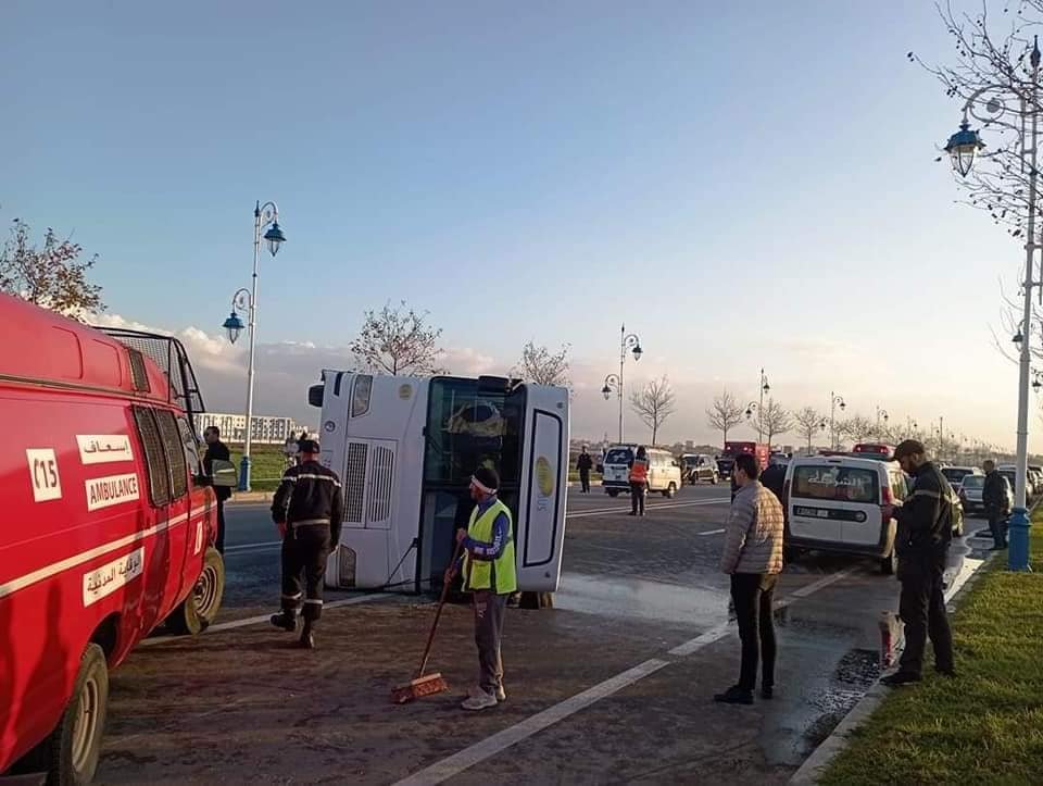 قتلى و مصابين في انقلاب حافلة لنقل العمال بتطوان