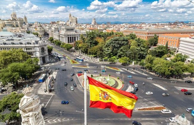 القضاء الإسباني يحكم على زوج بتعويض زوجته طيلة 25 عاما من العمل المنزلي