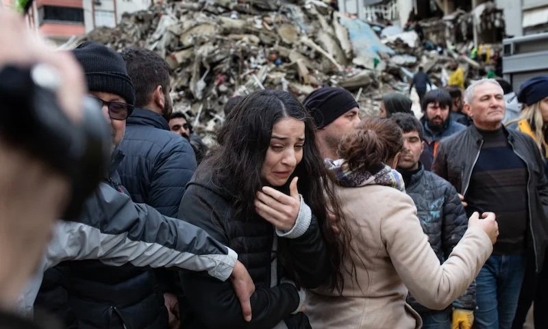 وزارة الخارجية تؤكد العناية بالجالية المغربية عقب الزلزال المدمر في تركيا