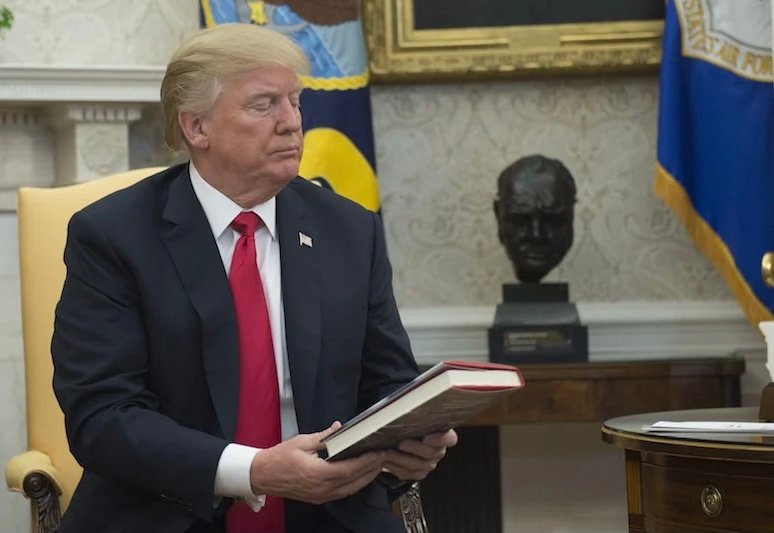 ترامب يعتزم كشف رسائل من مشاهير وزعماء سياسيين