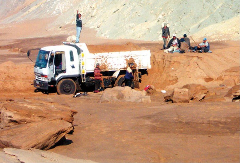 توزيع سنوات من السجن على قضاة وسماسرة .. تفاصيل الأحكام في ملف “شبكة الرمال”