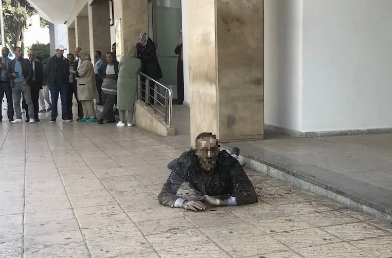 مواطن يحرق جسمه أمام إدارة في الرباط