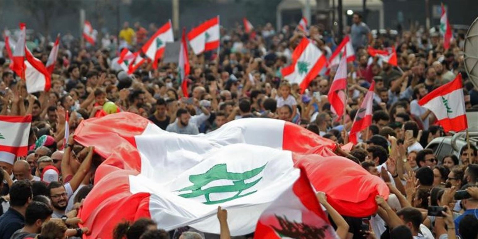 اللبنانيون يحتجون على تدهور المعيشة