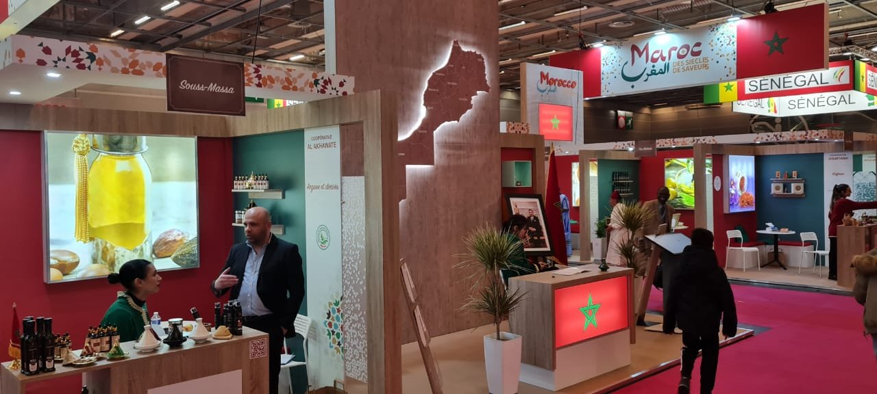 سِفارة باريس في الرباط تتعمد بتر الصحراء من خريطة المغرب