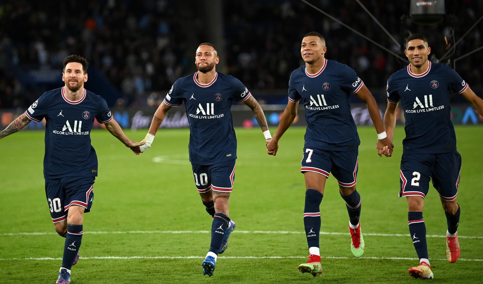 رئيس “الليغا” الإسبانية يعبر عن سعادته  بخروج رفاق حكيمي من دوري أبطال أوروبا