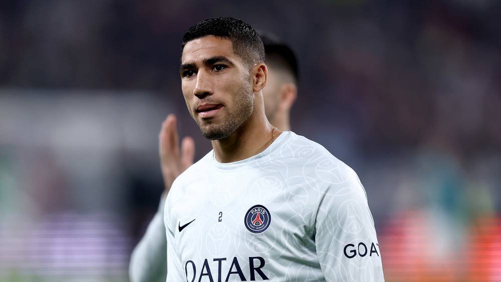 أشرف حكيمي يعود لقائمة باريس سان جيرمان لمواجهة ليون بالدوري الفرنسي