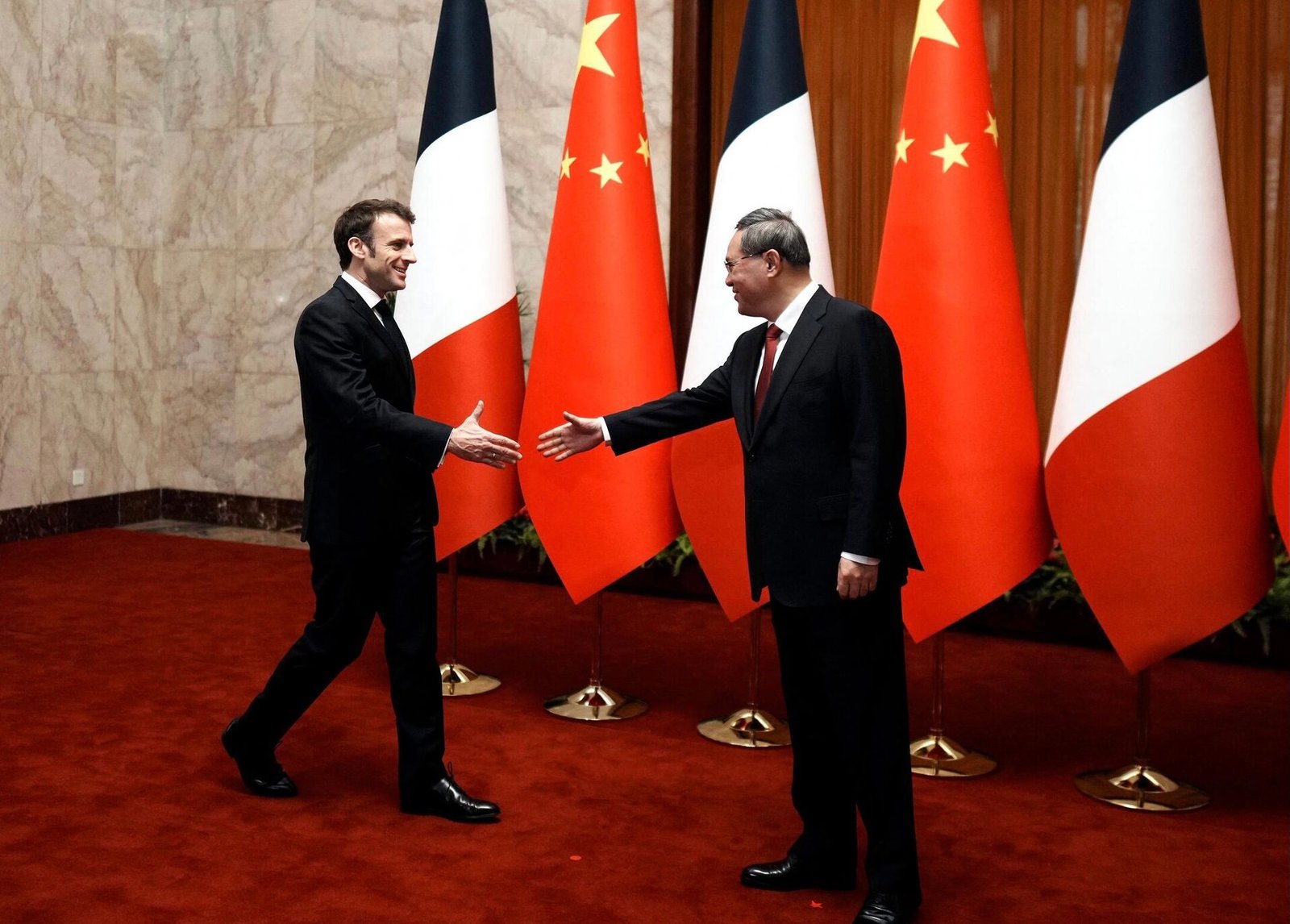 ماكرون أذل نفسه.. رحلته إلى الصين تظهر أنه لم يتعلم شيئا من أوكرانيا