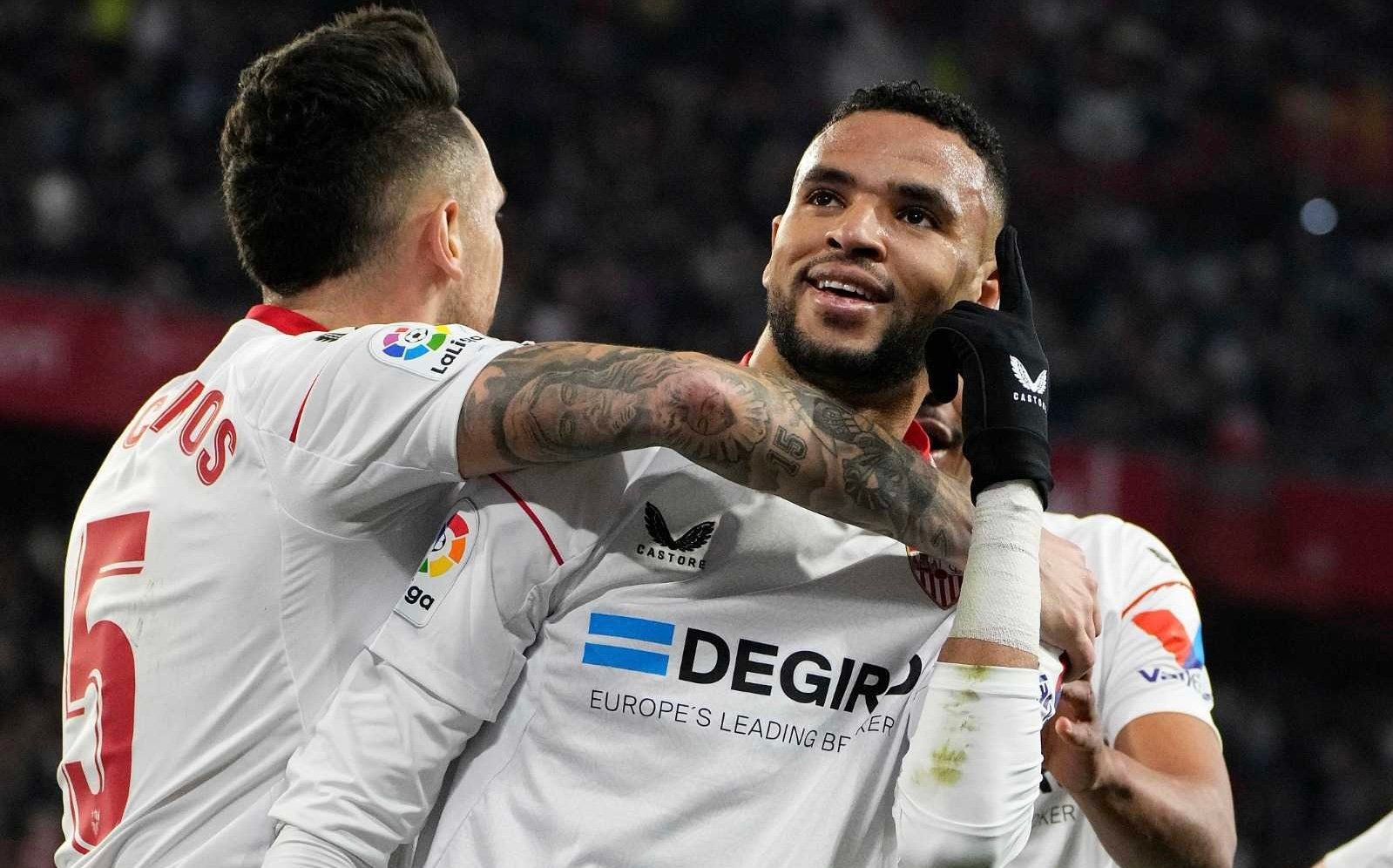 النصيري يتألق من جديد ويهز الشباك بهدف عالمي