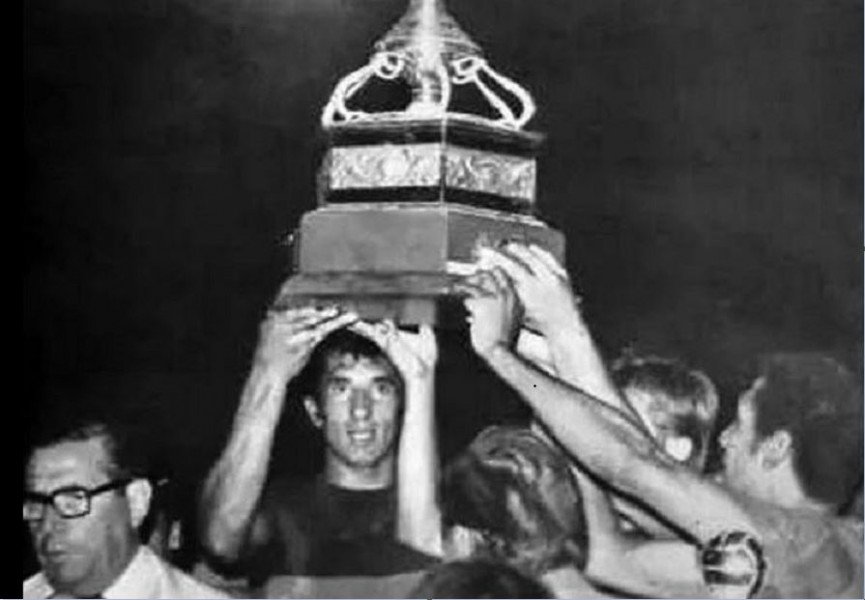 رئيس بوكا جونيورز يستحضر التتويج بكأس محمد الخامس