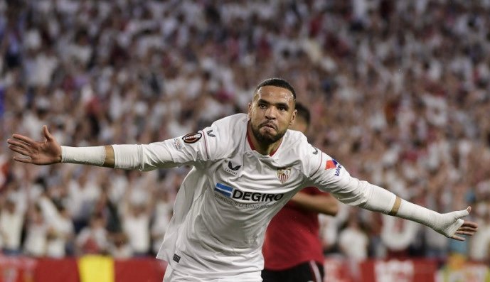 النصيري يواصل التألق ويسجل هدفه الثامن في لاليغا