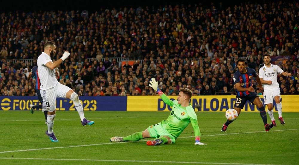 ريال مدريد يقتنص بطاقة التأهل إلى نهائي الكأس  عاى حساب برشلونة