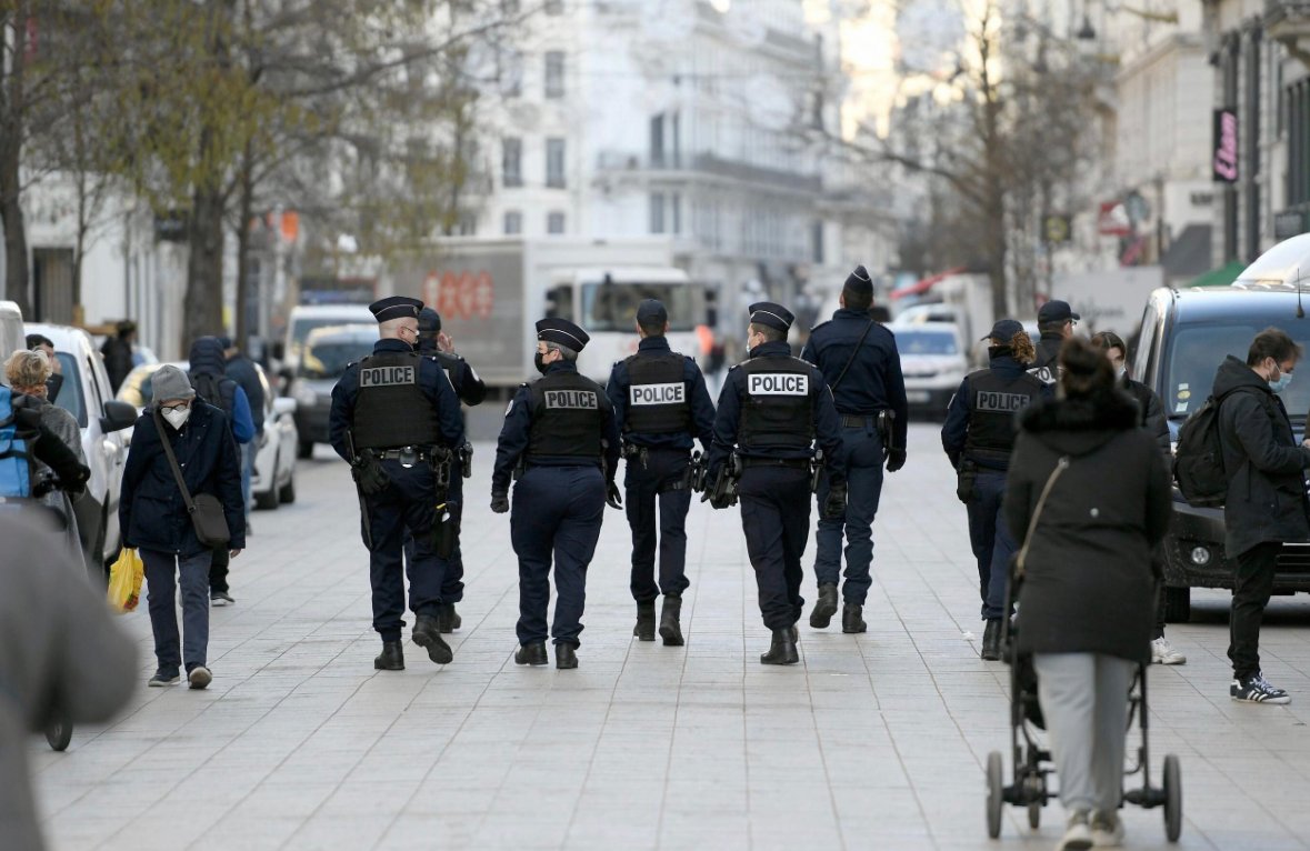 مقتل 3 أشخاص وإصابة 8 في إطلاق نار مرتبط بالمخدرات بفرنسا