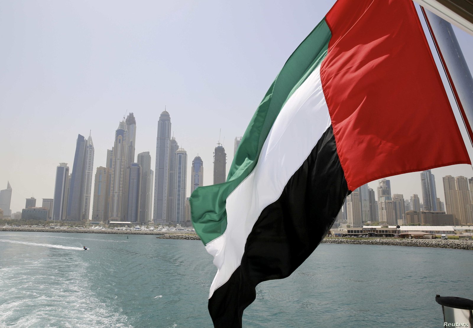 الإمارات تستقبل عيد الفطر يوم الجمعة