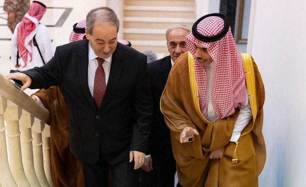 دول خليجية وعربية تجتمع في السعودية بحثاً عن إنهاء عزلة سوريا