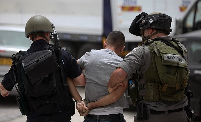 إسرائيل تضع 967 فلسطينيا رهن الاعتقال الإداري