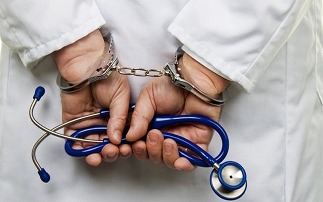 توقيف طبيب ومساعدته بسبب الإجهاض بمكناس