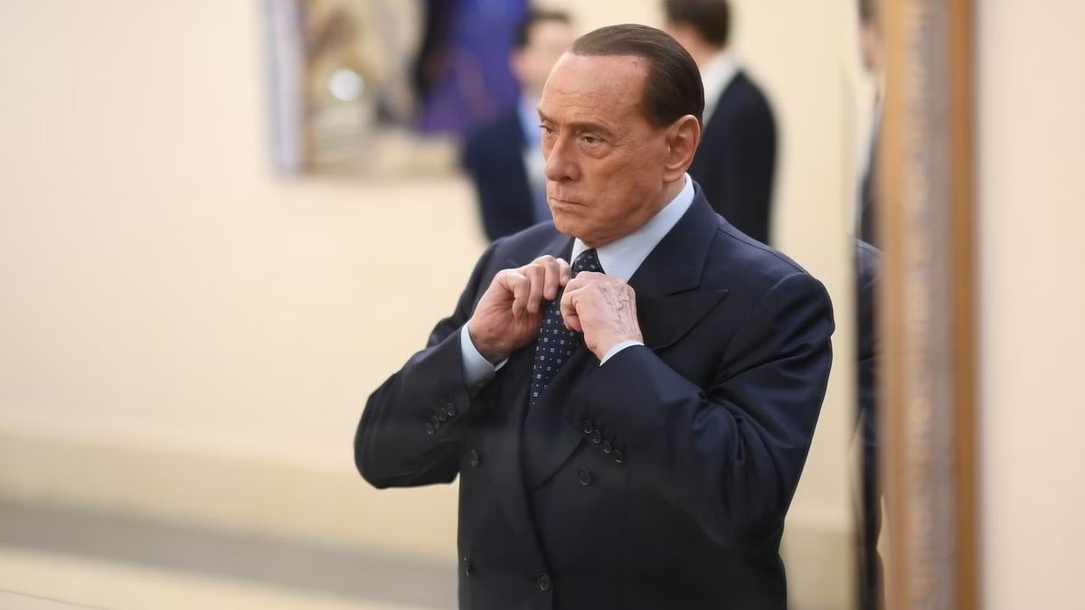 رئيس الحكومة الإيطالي الأسبق برلسكوني يدخل العناية المركزة