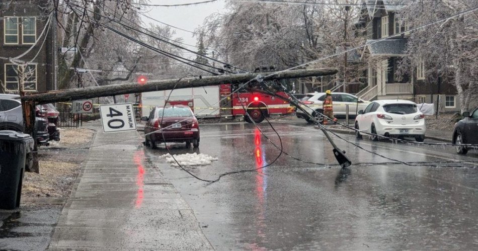 كندا .. قتلى ومئات آلاف المنازل بلا كهرباء