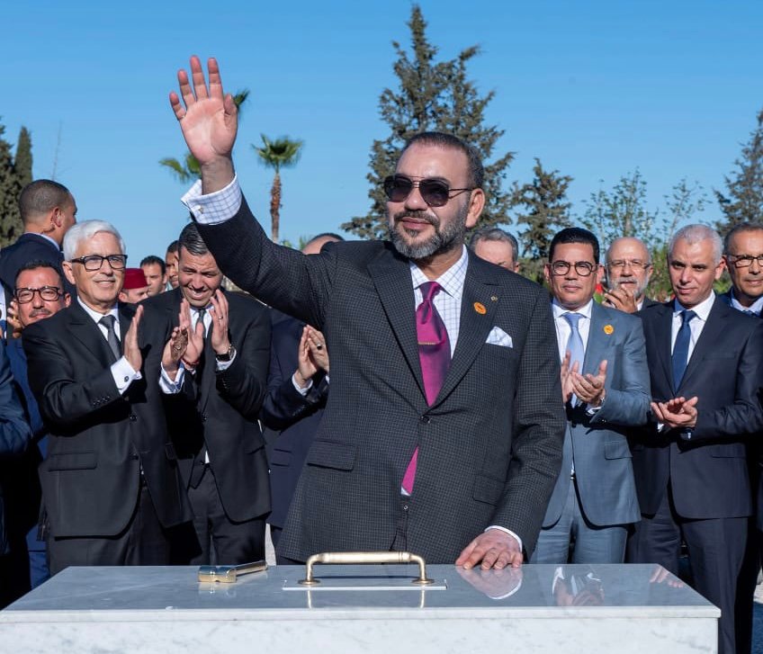 جلالة الملك يدشن ويقوم بزيارة مركز إعادة التأهيل النفسي والاجتماعي بالمركز الاستشفائي الجامعي ابن رشد بالدار البيضاء