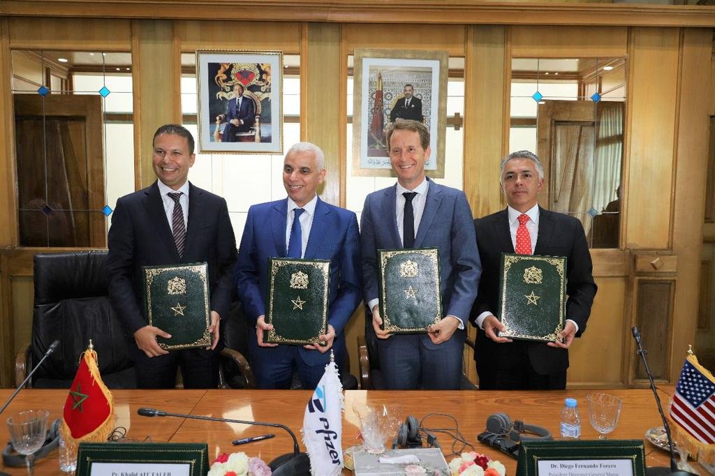 ٱيت الطالب يوقع اتفاقيتي شراكة مع مختبرات فايزر المغرب