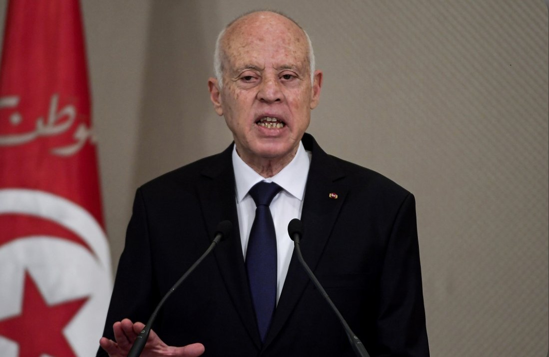 تونس.. قيس سعيّد يقيل وزيرة التجارة في ظل أزمة اقتصادية خانقة وتضخم قياسي في البلاد