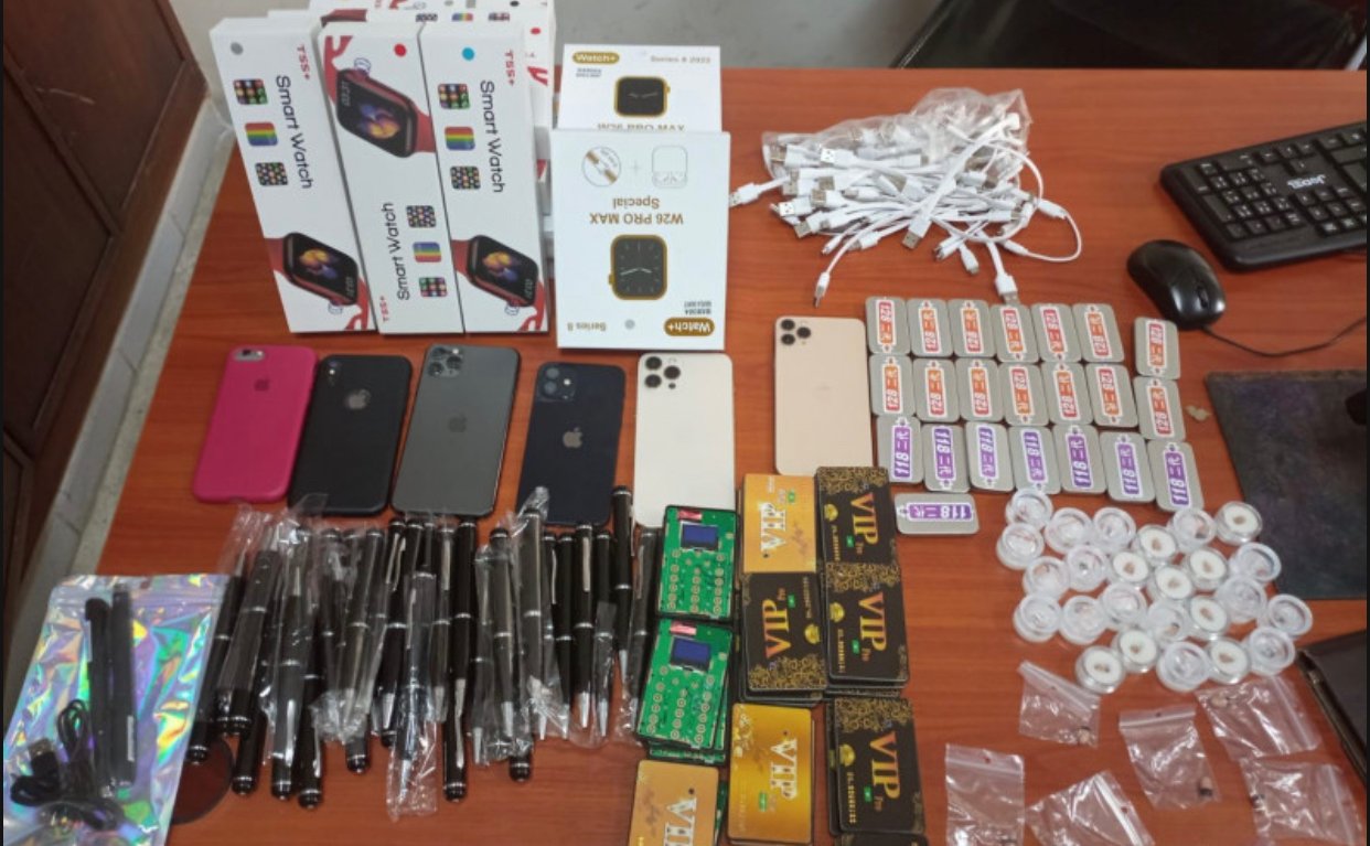 طنجة.. توقف طالبين متورطان في حيازة وترويج أجهزة الغش في الامتحانات