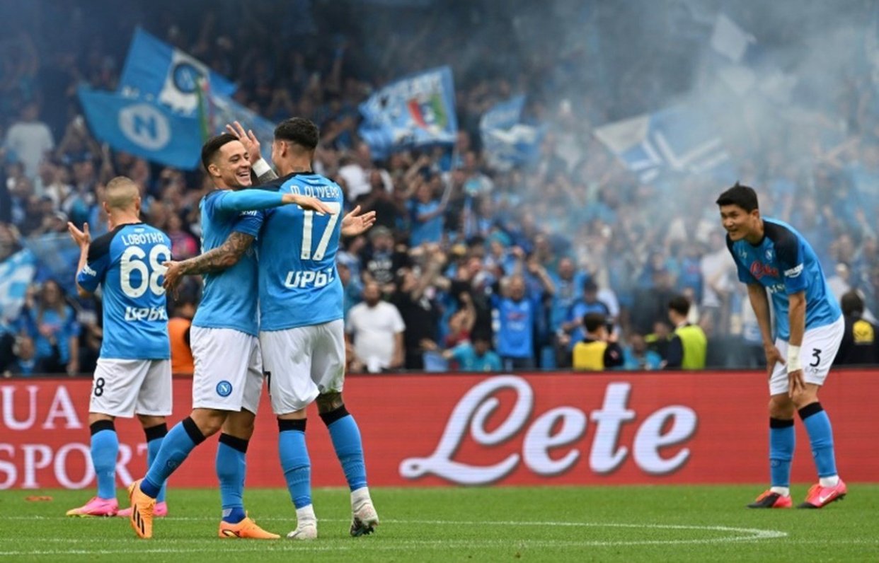 نابولي بطلا للدوري الإيطالي للمرة الثالثة في تاريخه
