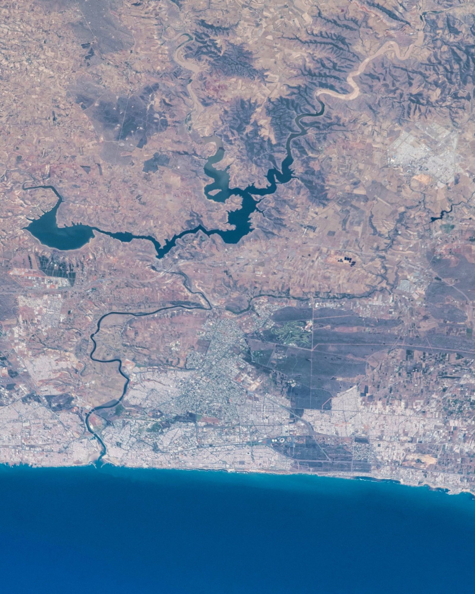 رائد إماراتي يتغزل بالمغرب من الفضاء