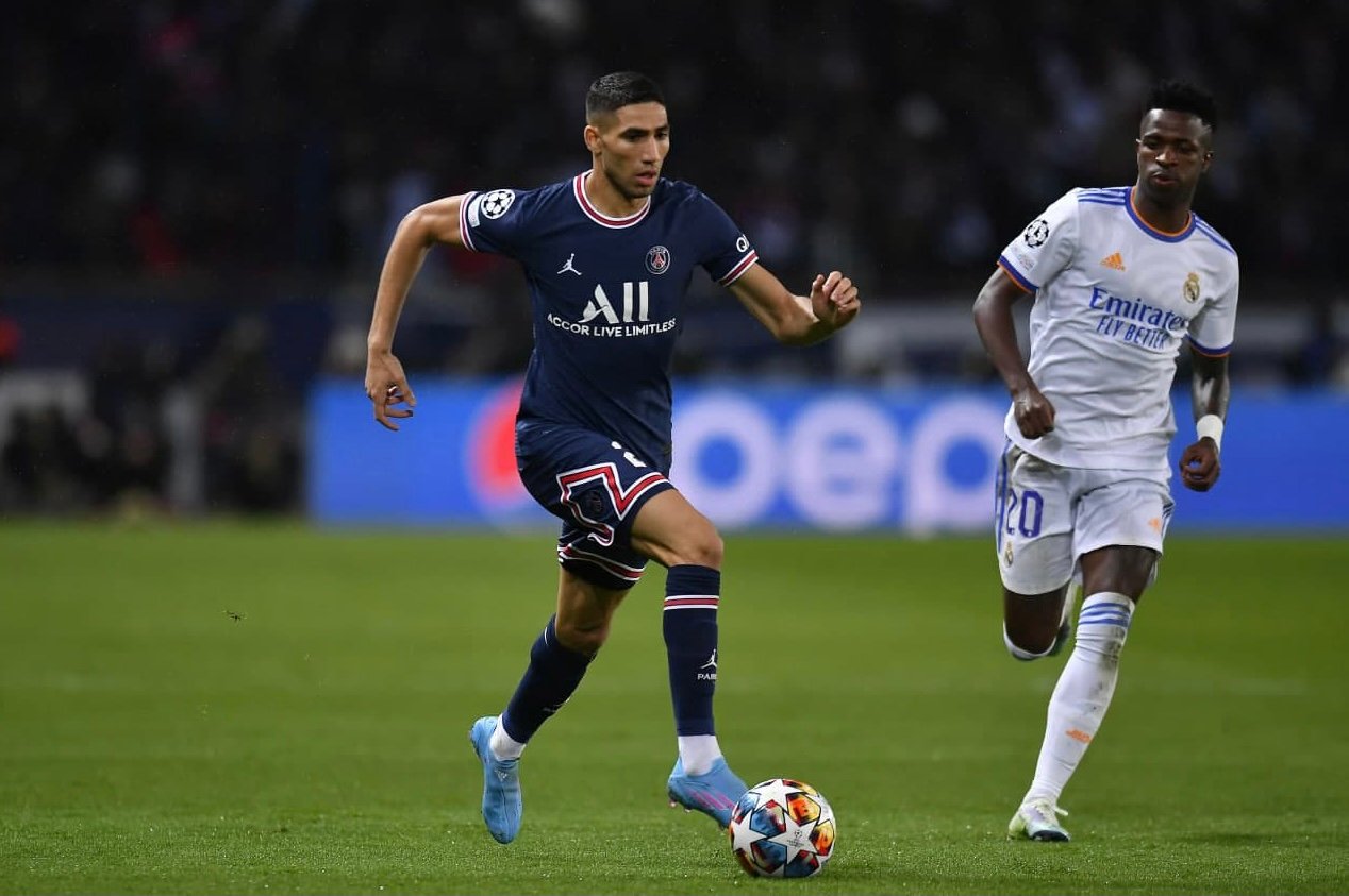 حكيمي يتضامن مع نجم الريال فينيسيوس