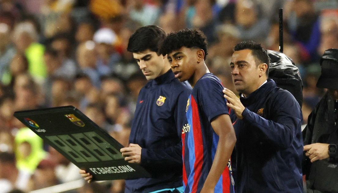 تشافي: الزلزولي نضج كثيرا.. ولامين يامال رائع وذكي