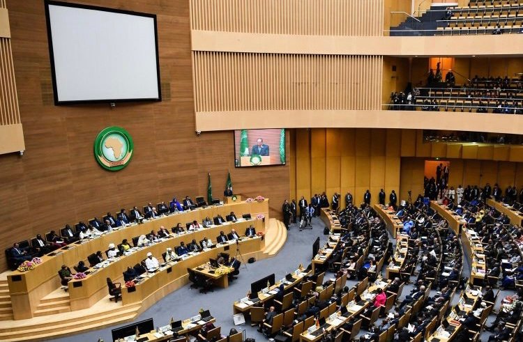 الوفد المغربي بالبرلمان الإفريقي يَصْفَع “البوليساريو “