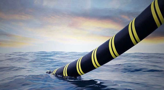 بريطانيا تجهز الكابلات البحرية لنقل الطاقة من المغرب