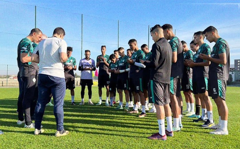 لاعبو الرجاء يعزون في وفاة المشجعة نورة