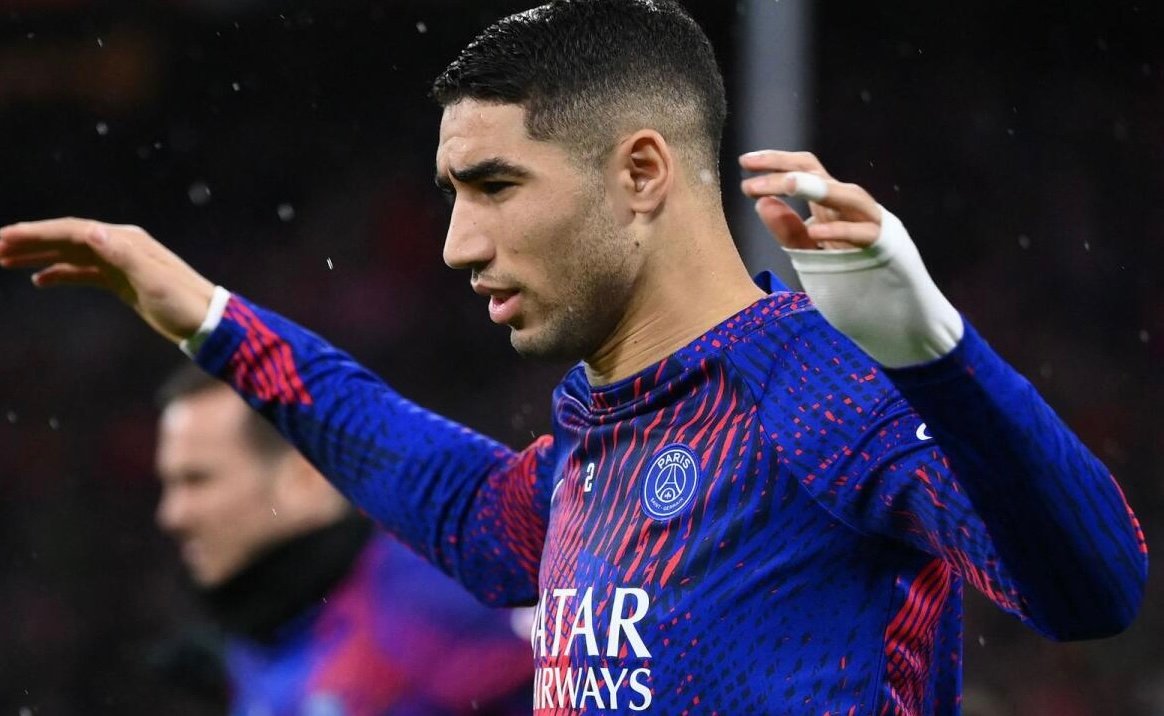 حكيمي يُفكر في الرحيل عن باريس سان جيرمان