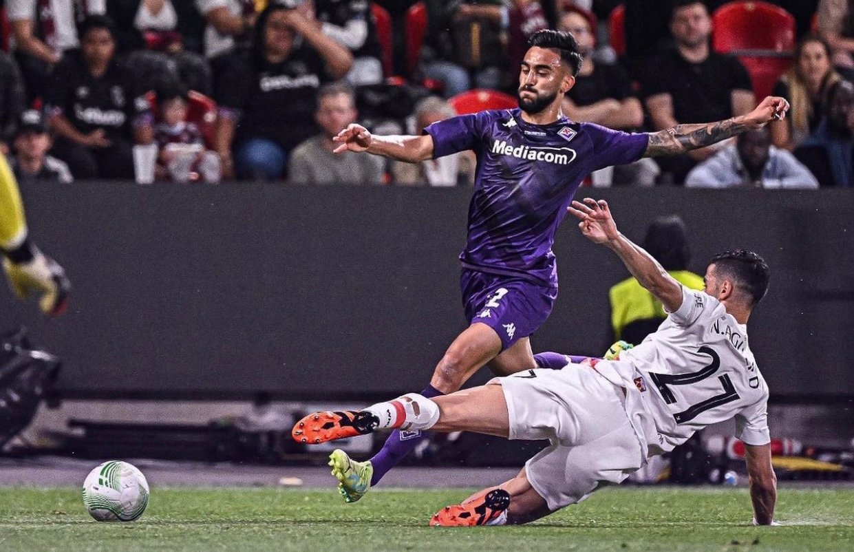 أكرد يتوج رفقة فريقه ويست هام بلقب دوري المؤثمر الأوروبي