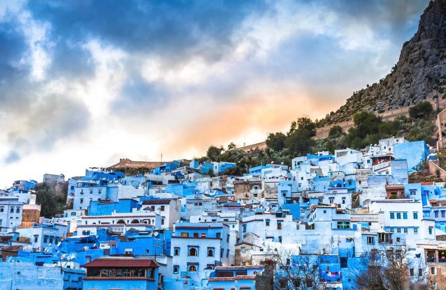 صحيفة بيروفية: شفشاون مدينة الألوان الآسرة التي تنضح سحرا وجمالا