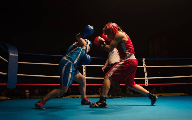 اللجنة الأولمبية الدولية تحظر اتحاد الملاكمة