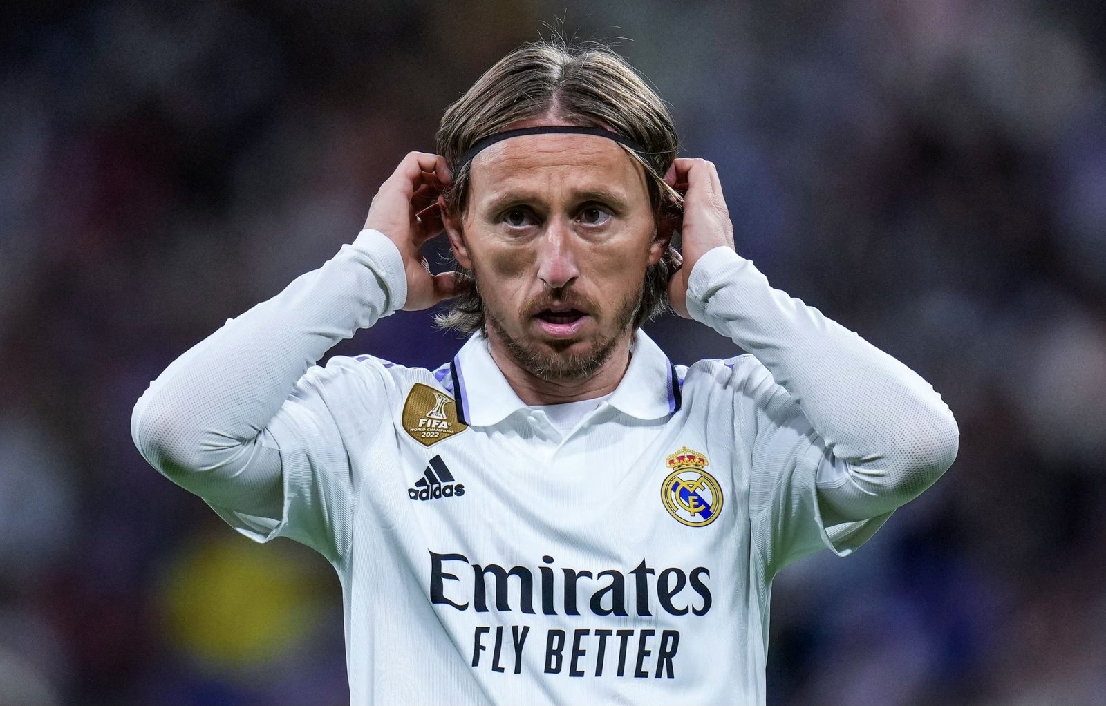 ريال مدريد يجدد عقد مودريتش عاما إضافيًا