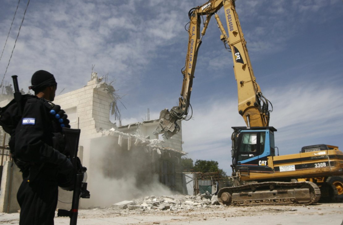 إسرائيل تهدم منزل أسير فلسطيني في نابلس