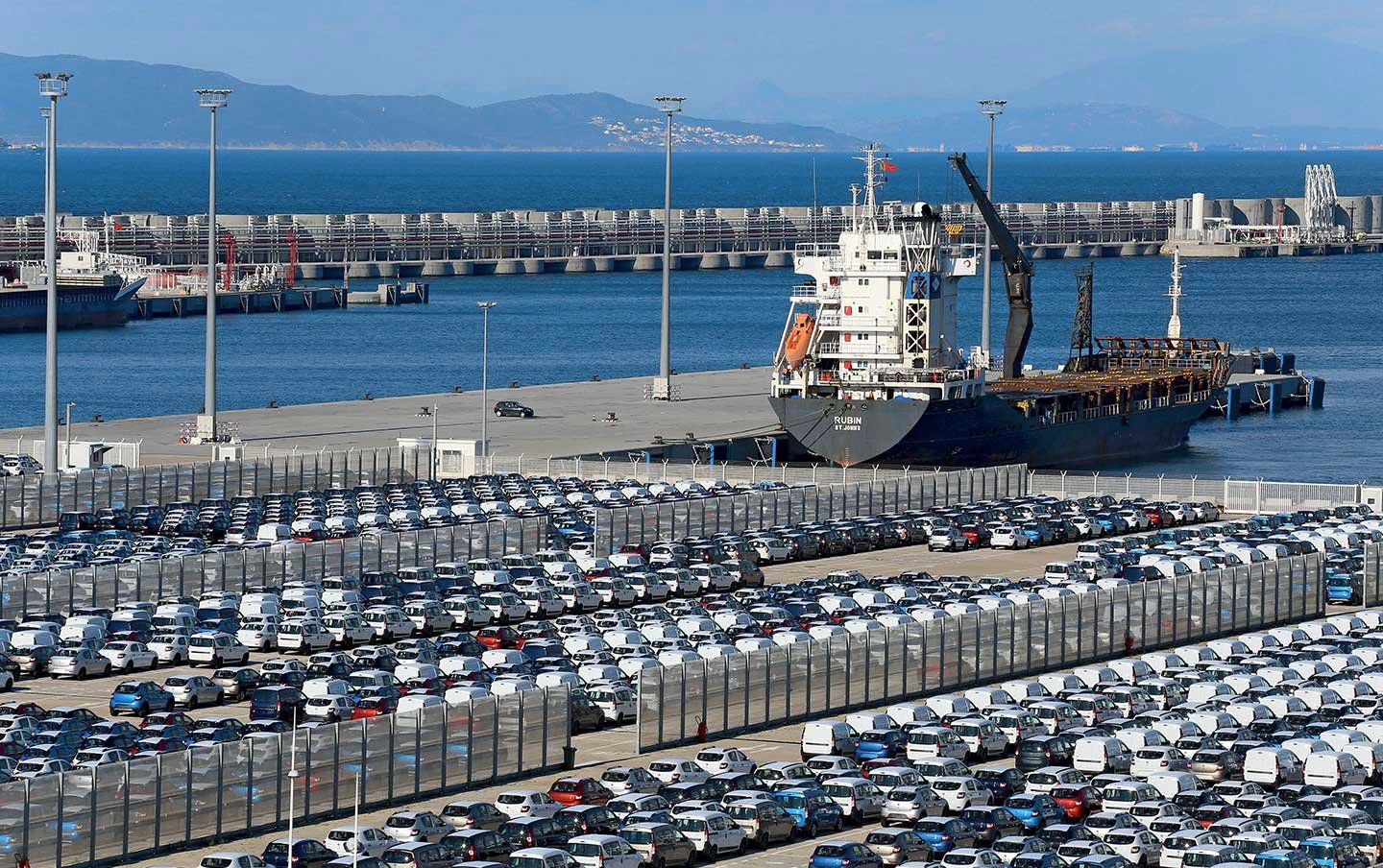 إحباط إدخال سيارات مسروقة من بلجيكا إلى المغرب