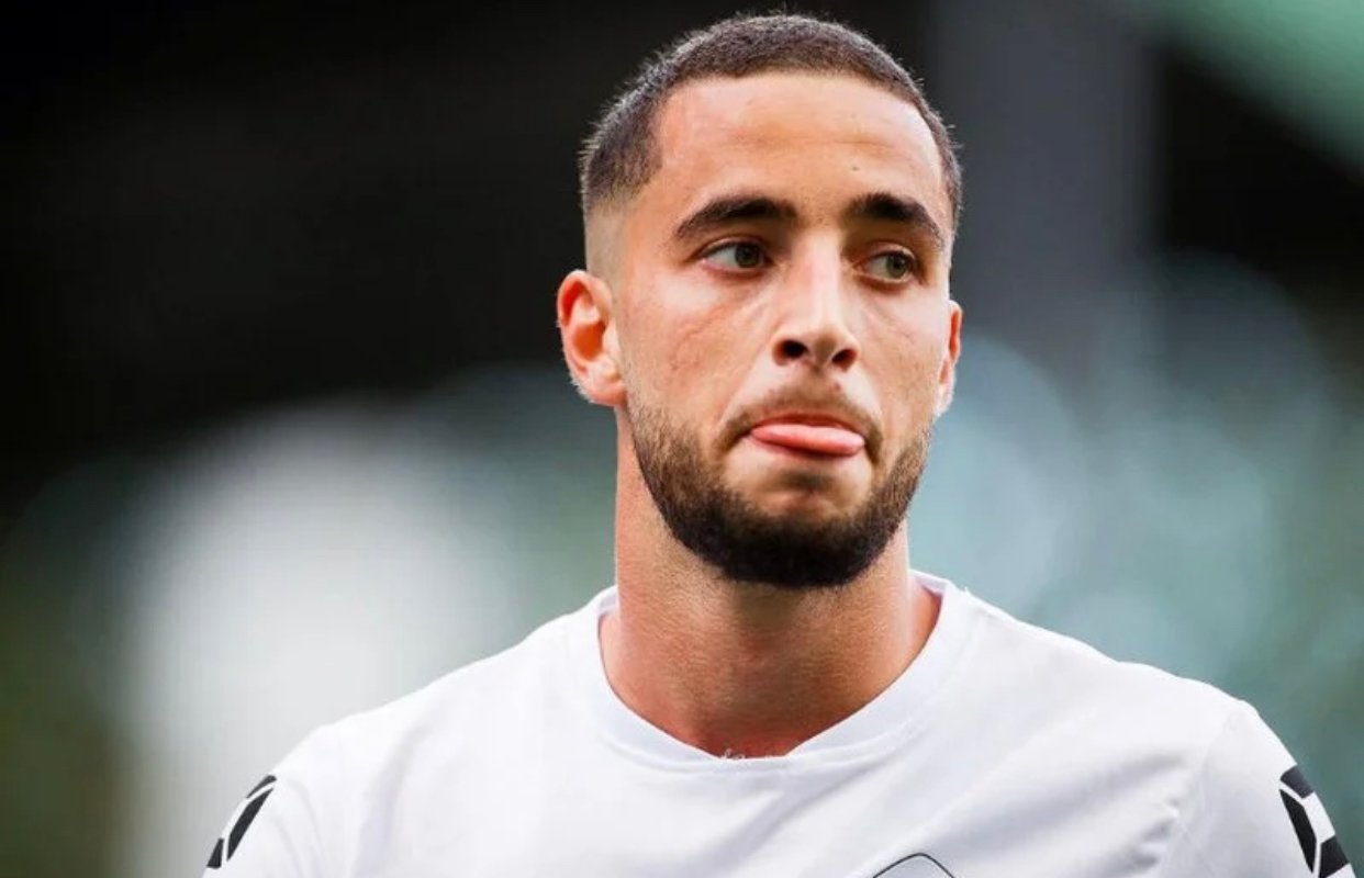 المغربي سفيان كيين يعود إلى الميادين البلجيكية بعد غياب طويل