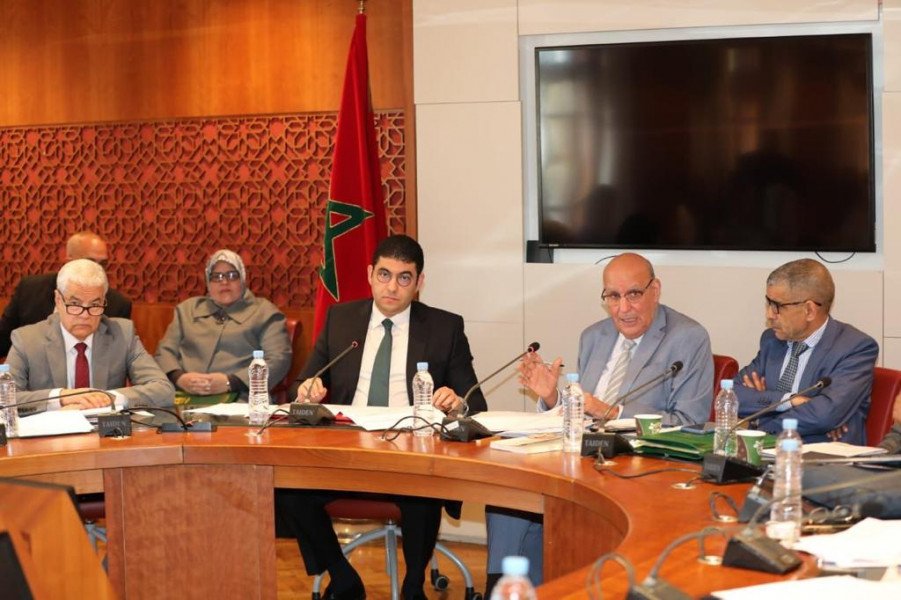 المصادقة على مشروع قانون لجنة مؤقتة لتسيير شؤون الصحافة