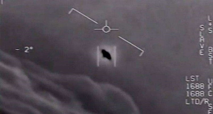 ضابط سابق في “سي آي أيه”: أمريكا تخفي أدلة على وجود كائنات فضائية