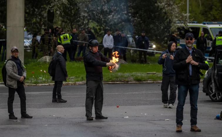 الشرطة السويدية تسمح بتجمّع يُعتَزم خلاله حرق الإنجيل والتوراة