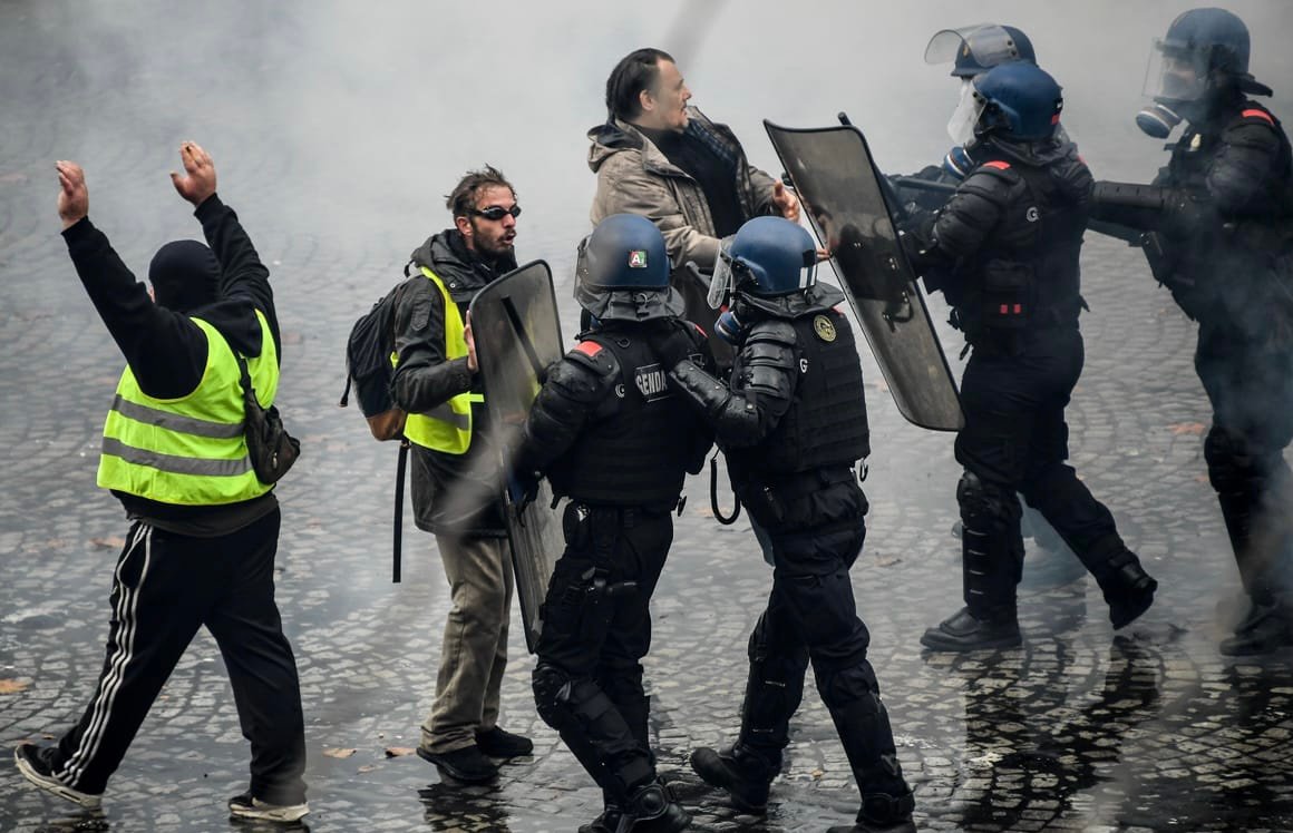 مقتل الفتى نايل .. تشييع الجثمان وسط استعدادات لليلة خامسة من الشغب